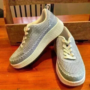 Nicole Miller Brita Platform Women’s Sneakers, Size‎ 7.5.  Light blue cream new
